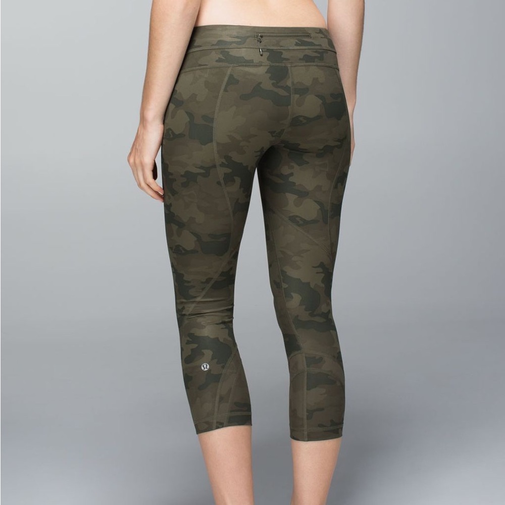 Sold! Lululemon run inspire crop II in savasana camo